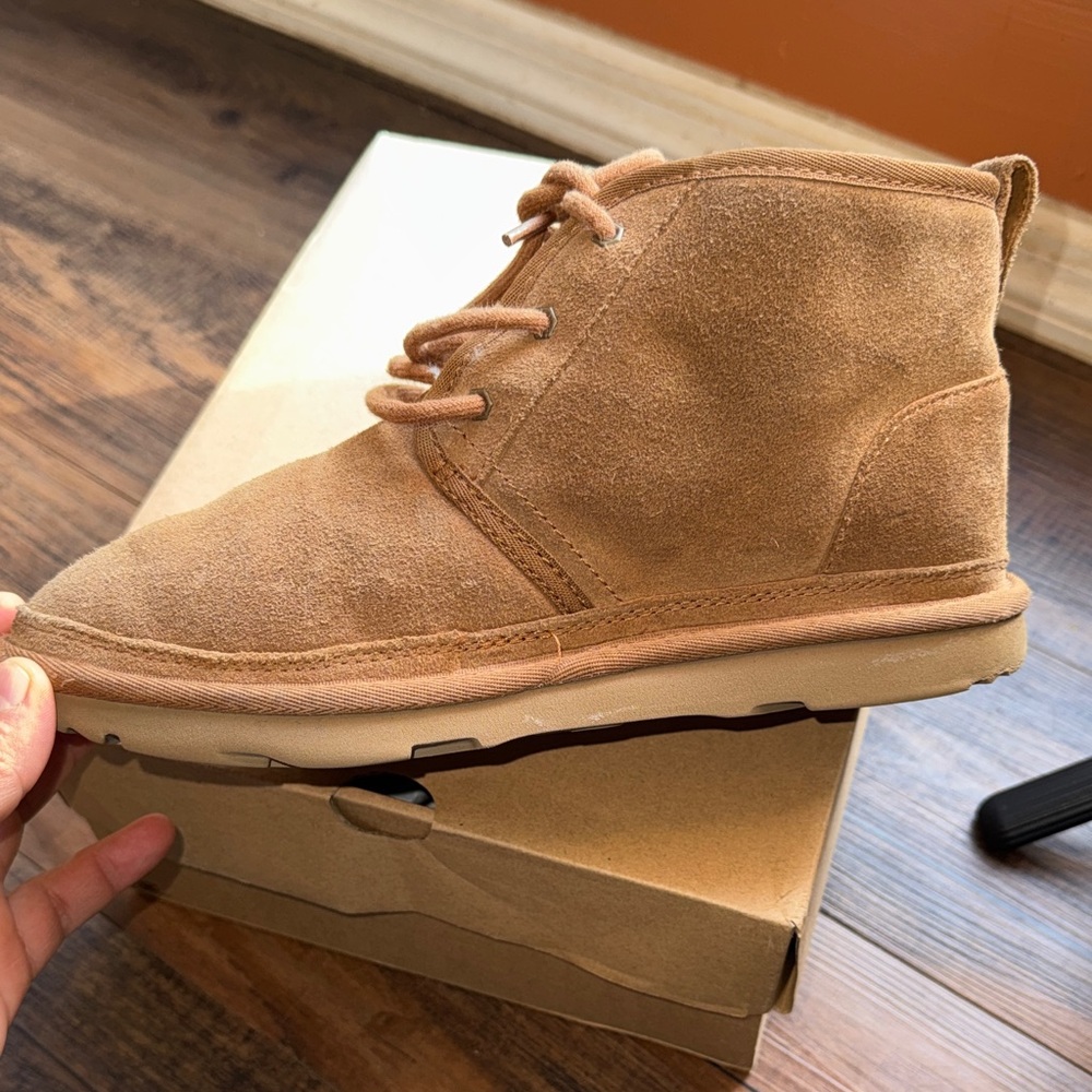 UGG Kids  Neumell ll tan boots - Picture 9 of 16